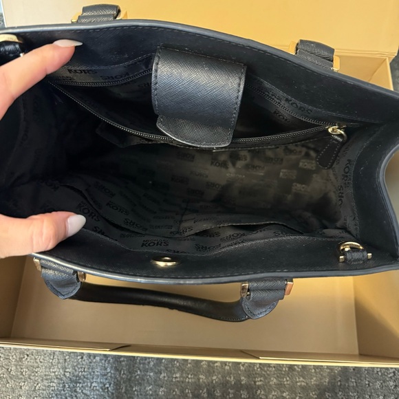 Michael Kors Bag - Picture 7 of 10